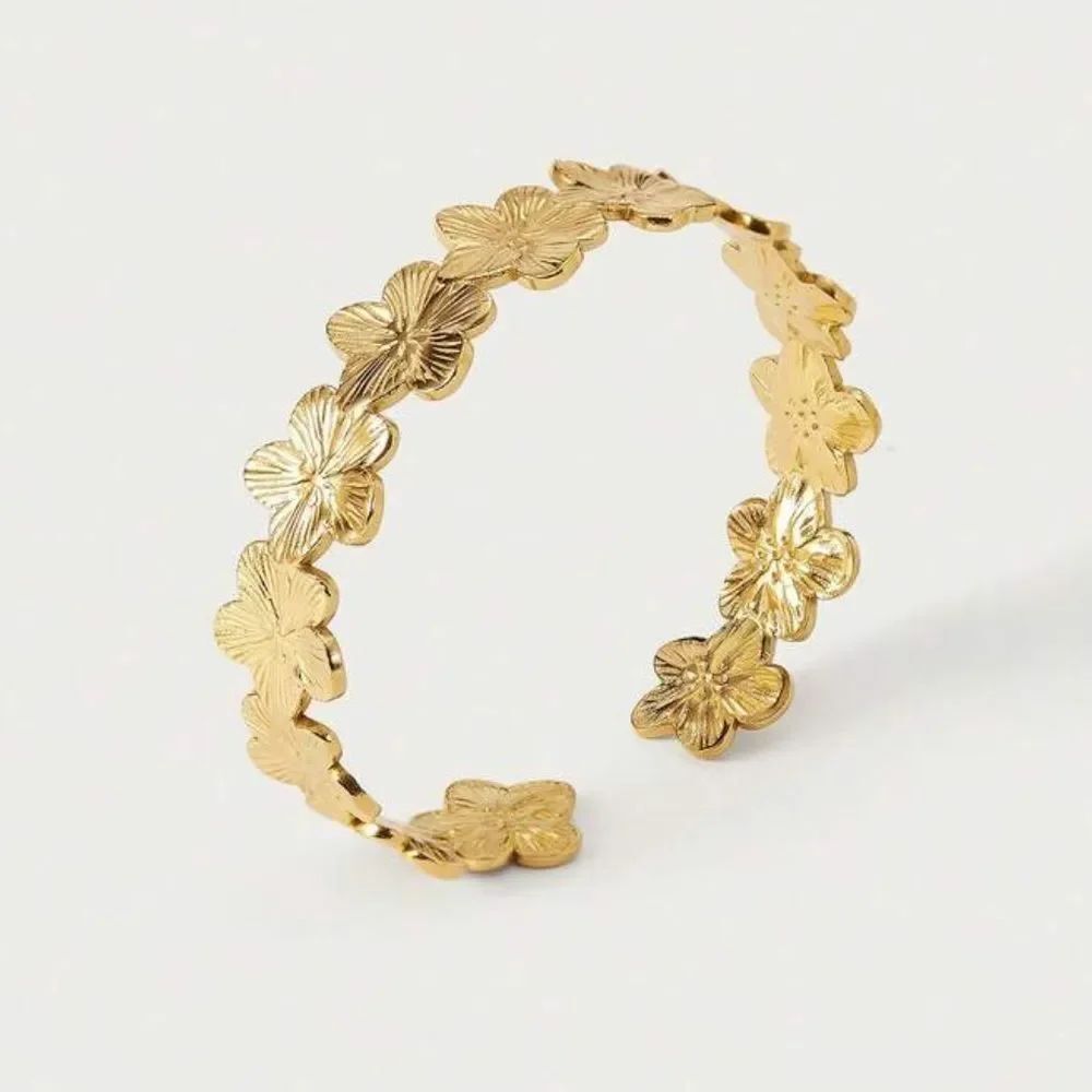 Gold Floral Bracelet R119